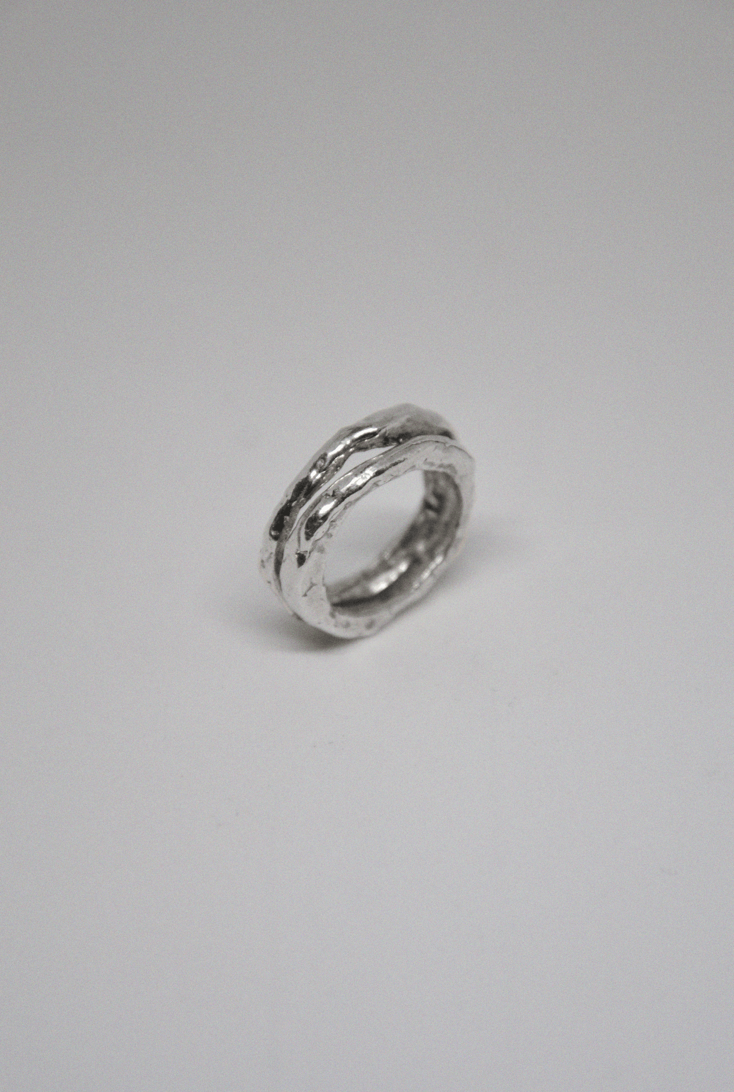 Anillo Diplos, joyería artesanal en plata